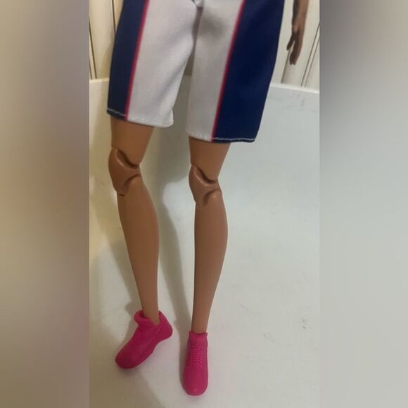 Barbie Made to Move Doll,  Basketball Player, with Extra Flexibility. No BALL - Picture 2 of 4